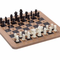 Шахматы дорожные (футляр: 15,3х13,8х2,5 см; доска: 11,8х11,8 см; Материал: чехол - полиэстер; фигуры - пластик; доска - МДФ)